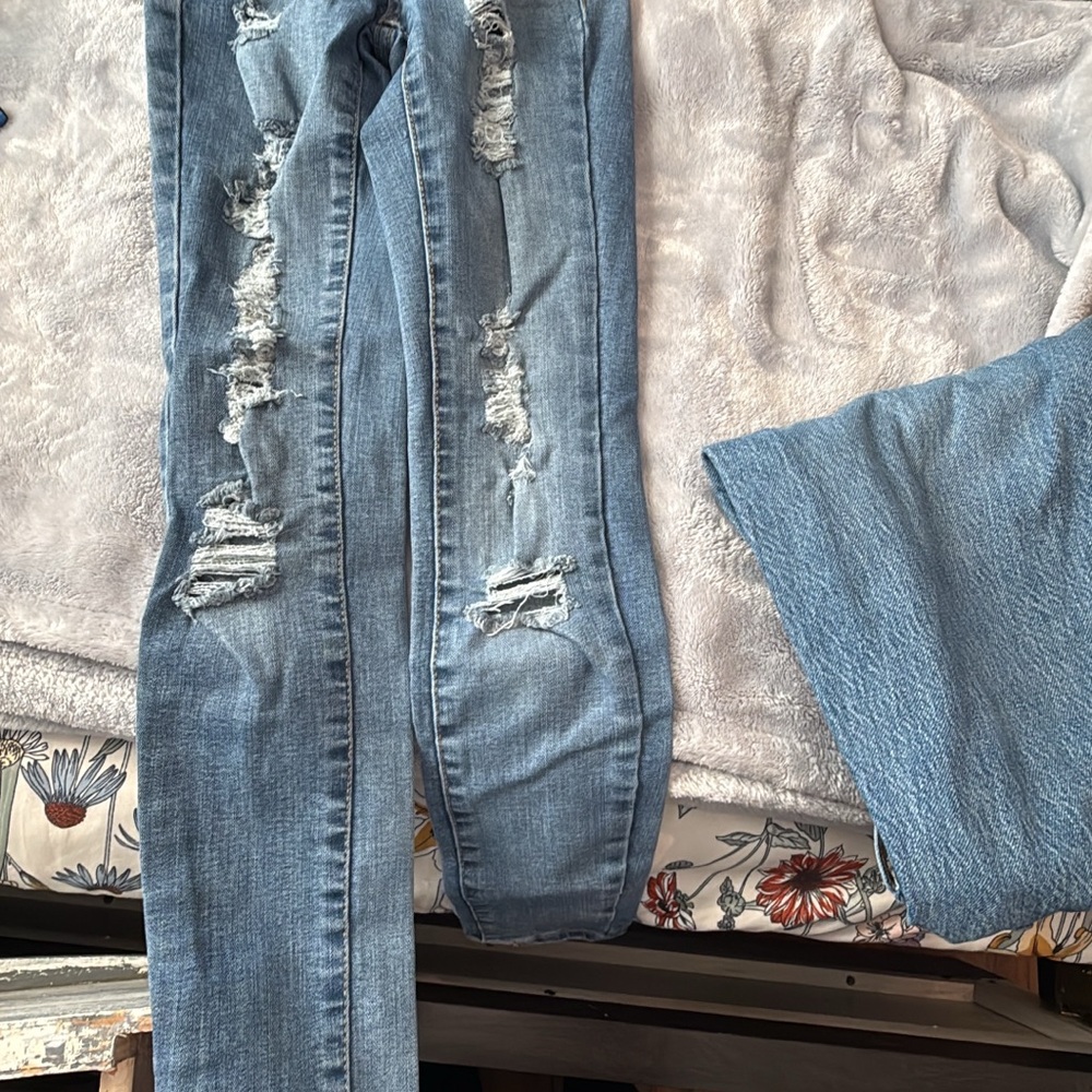 AEROSOLES Light Blue Distressed Skinny Jeans